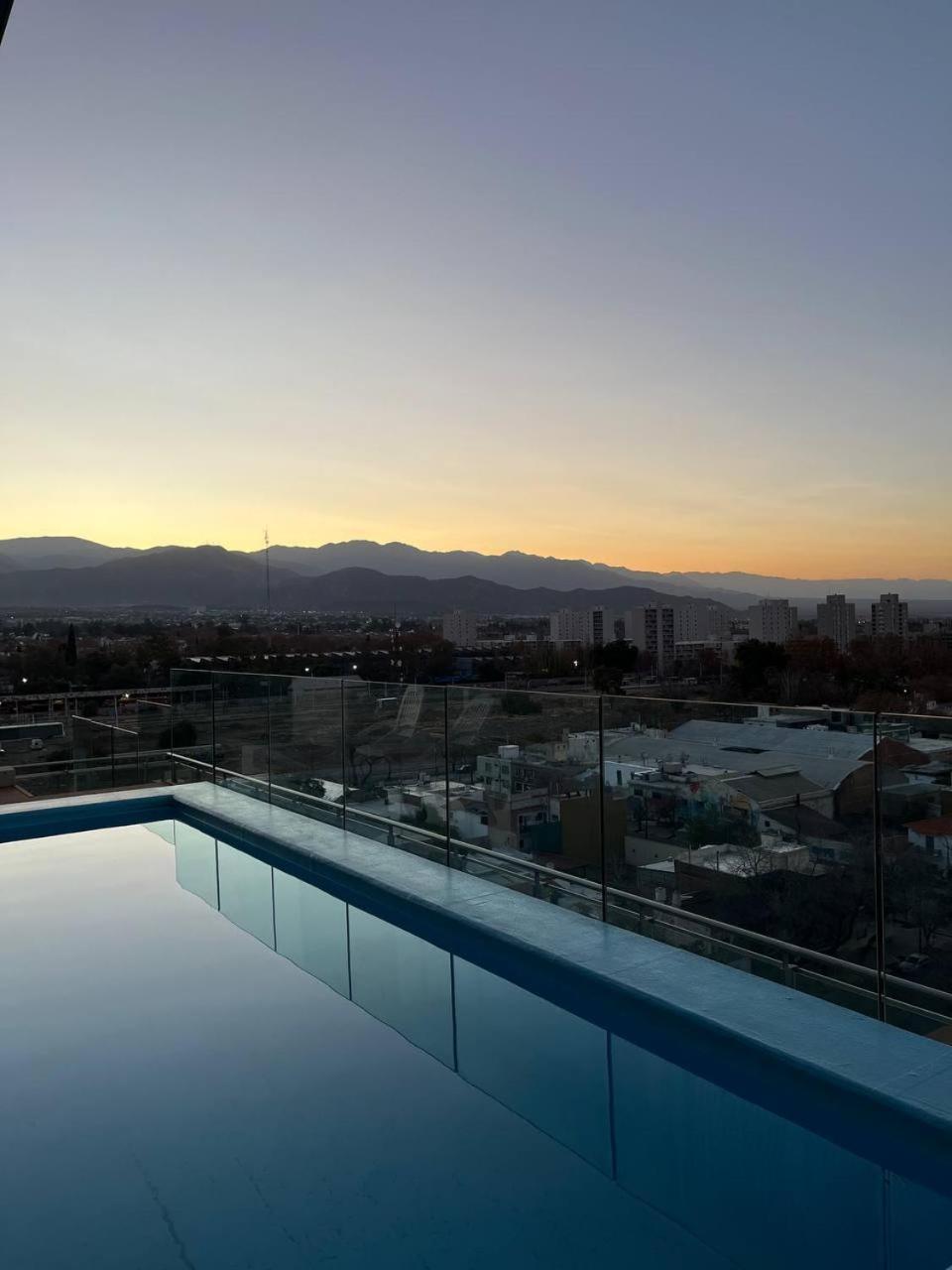 Apartamento Centrico Con Las Mejores Vistas De Mendoza Exterior photo